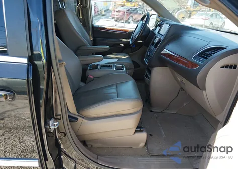 2015 Chrysler Town & Country Touring z USA, uszkodzony, nr VIN 2C4RC1BG9FR515141